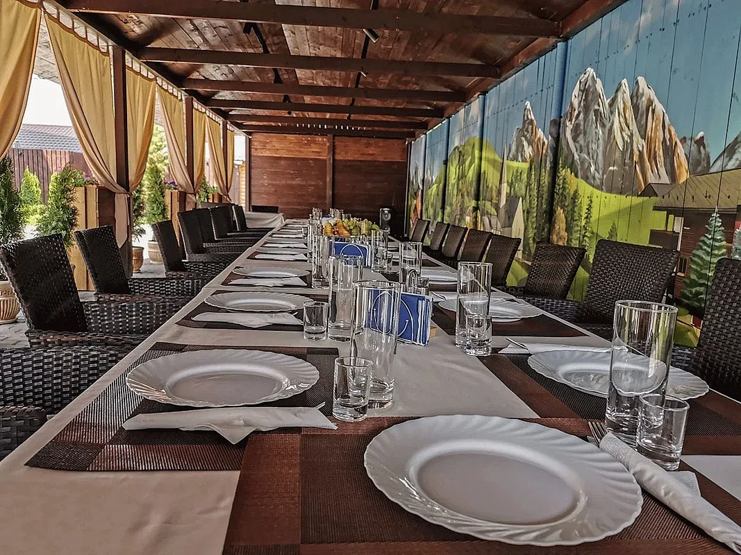 Альпийская веранда с барбекю зоной — банкетный зал Chalet Country Club, фото