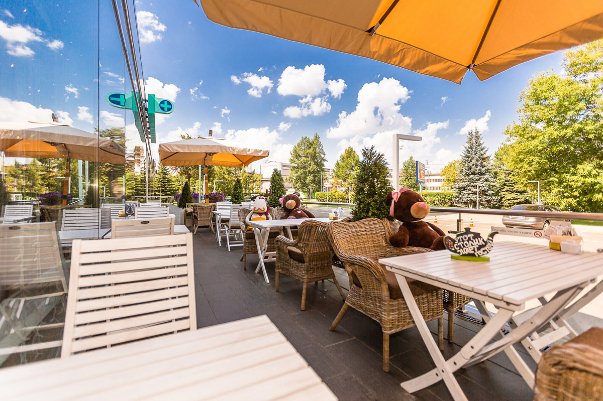 Летняя терраса — Семейное кафе АндерСон на Обручева