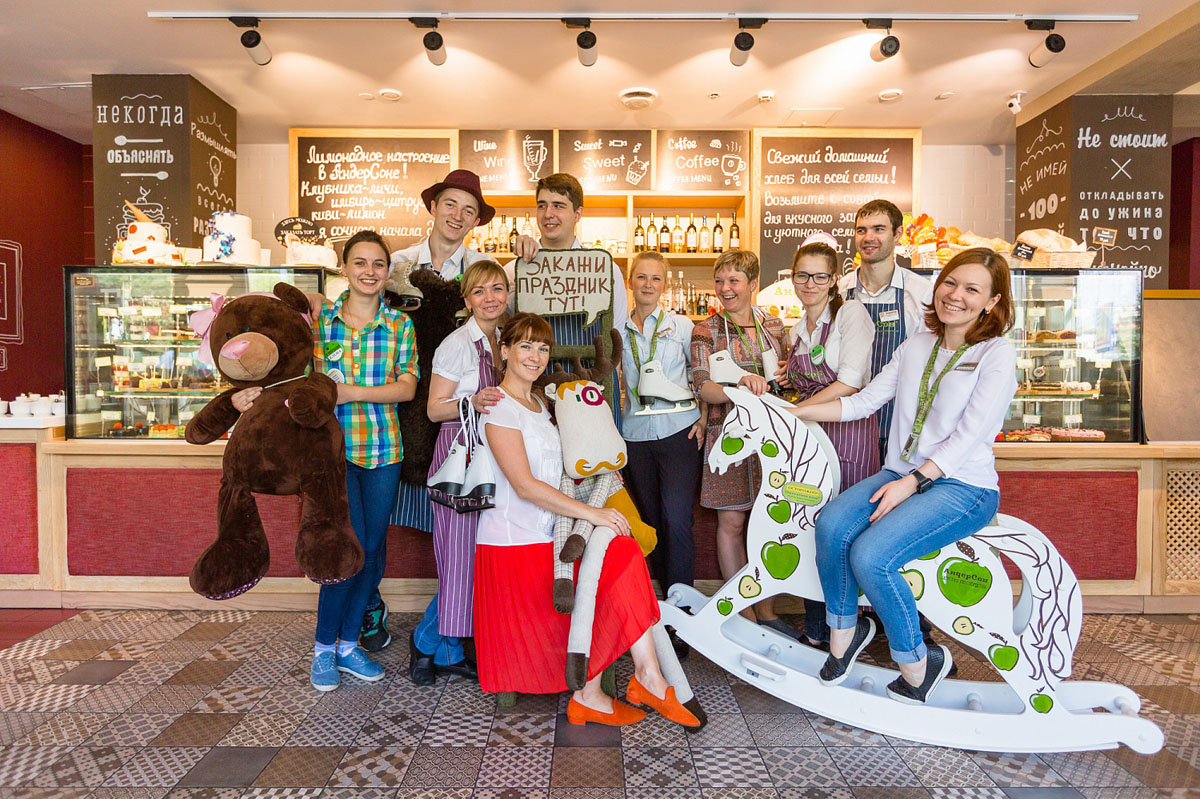 Кафе — Семейное кафе АндерСон на Обручева