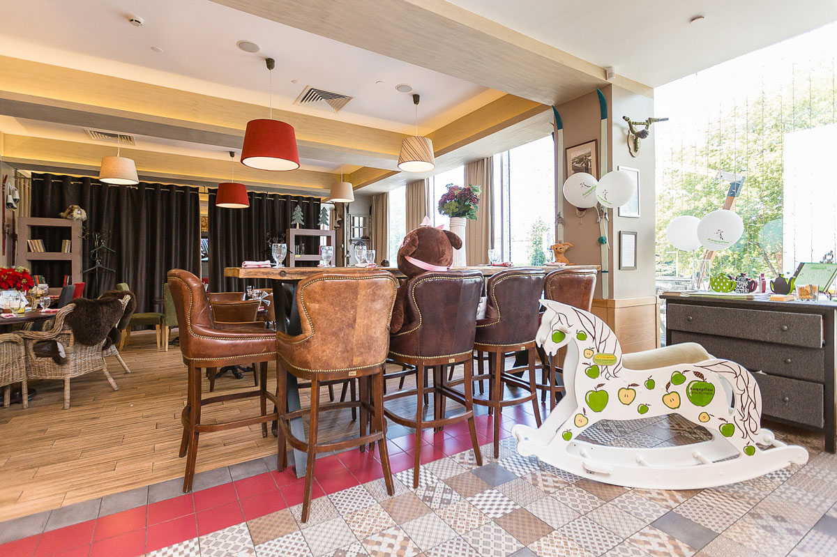 Кафе — Семейное кафе АндерСон на Обручева