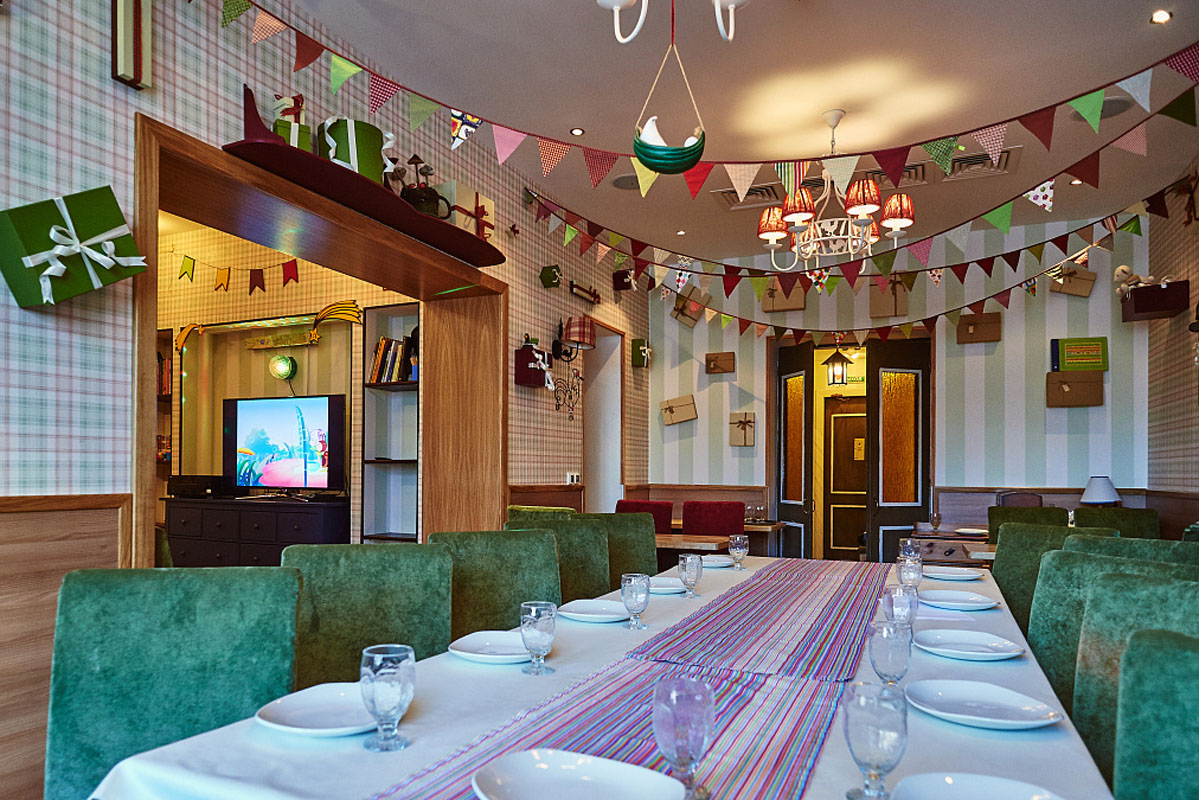 Зал Холмс — Семейное кафе АндерСон Островитянова