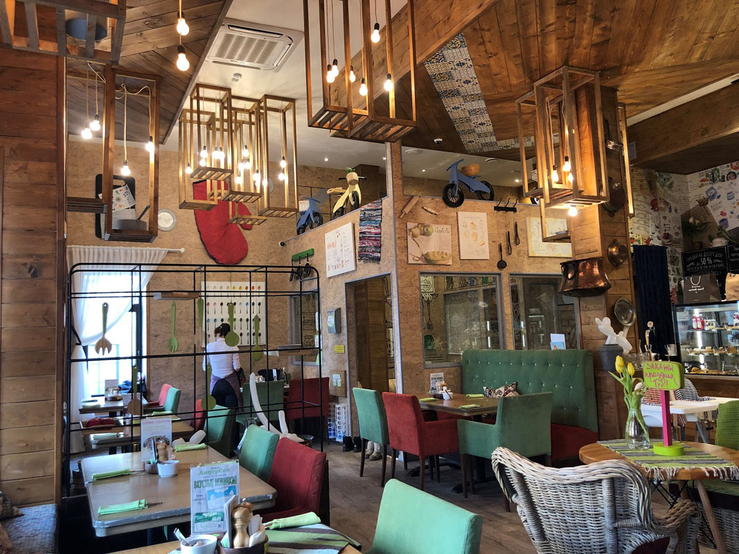 Семейное кафе АндерСон Таганская улица — Основной зал, фото банкетного зала