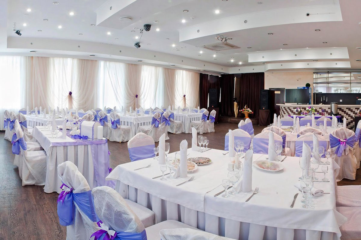 Кафе Кураж — Основной зал, фото банкетного зала