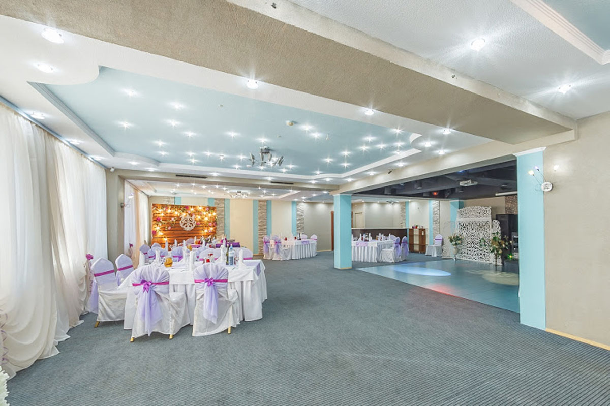 Основной зал — Кафе Кураж