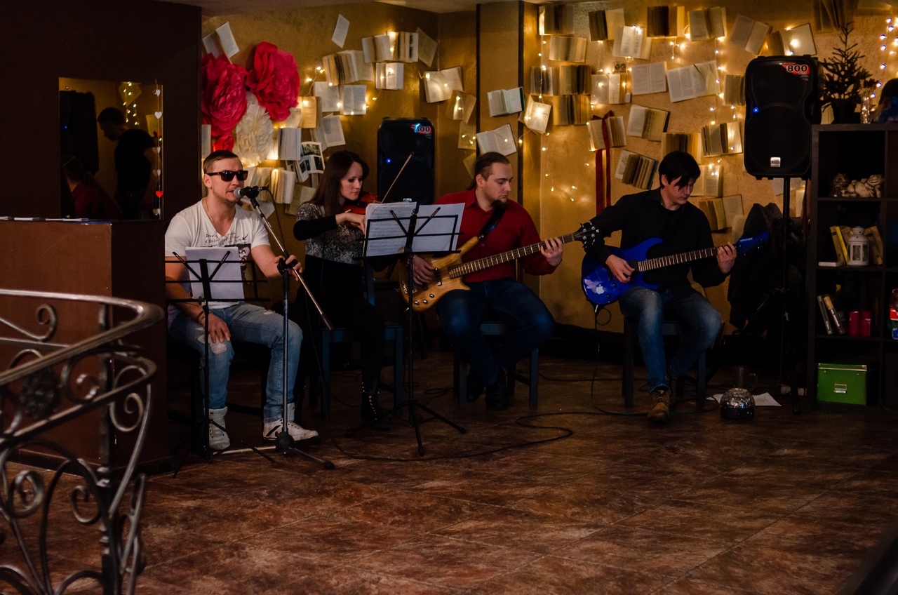 Основной зал — Бар Чеширский кот