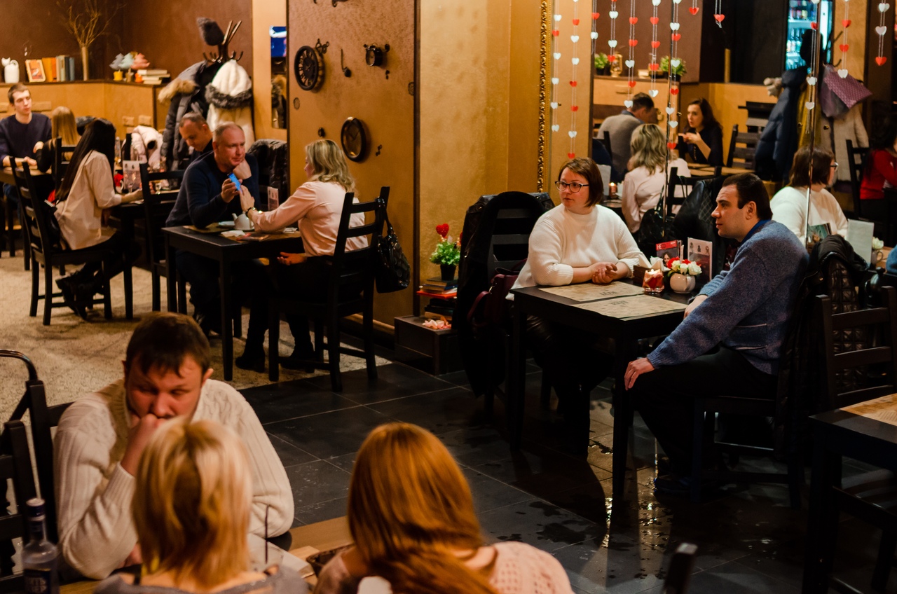 Основной зал — Бар Чеширский кот