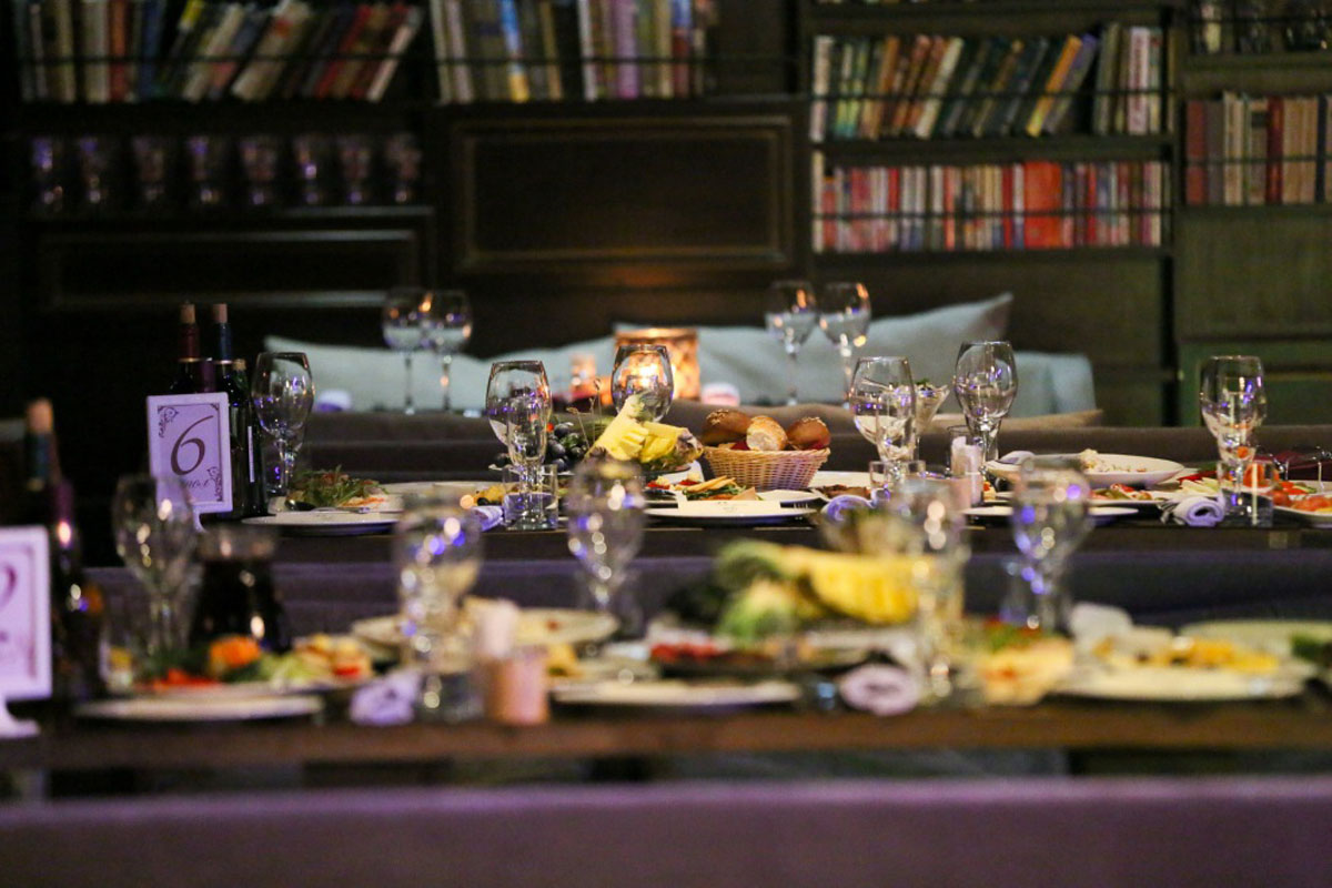 Основной зал — Встреча