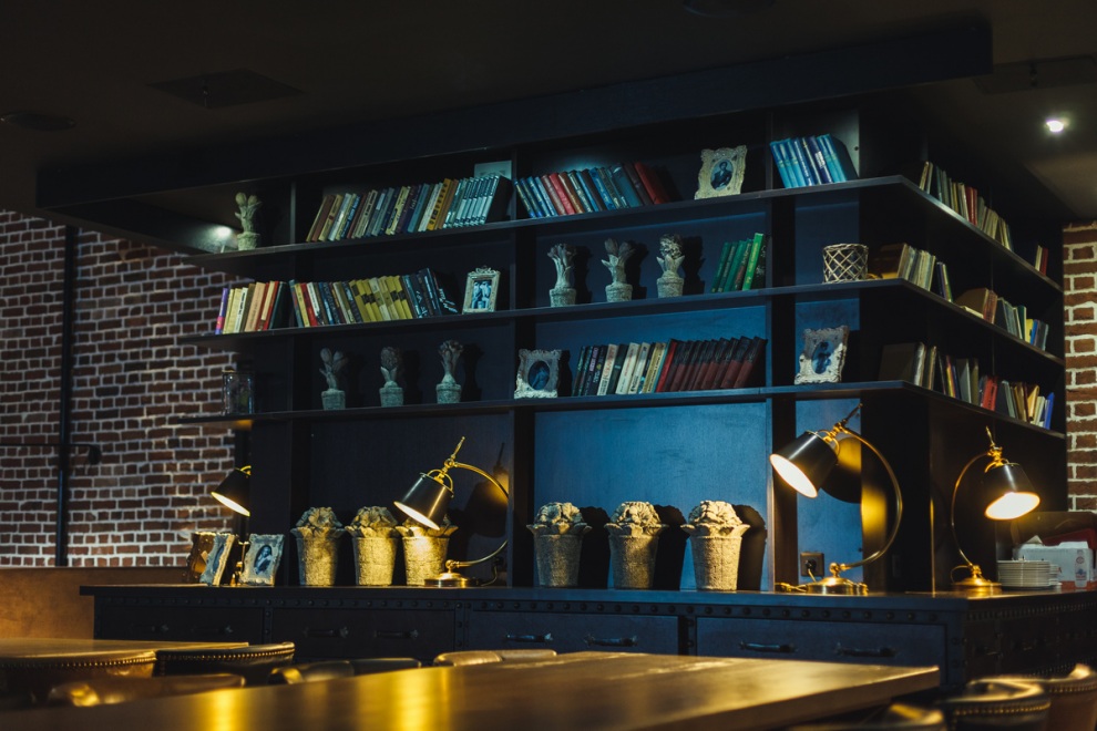 Основной зал — Встреча