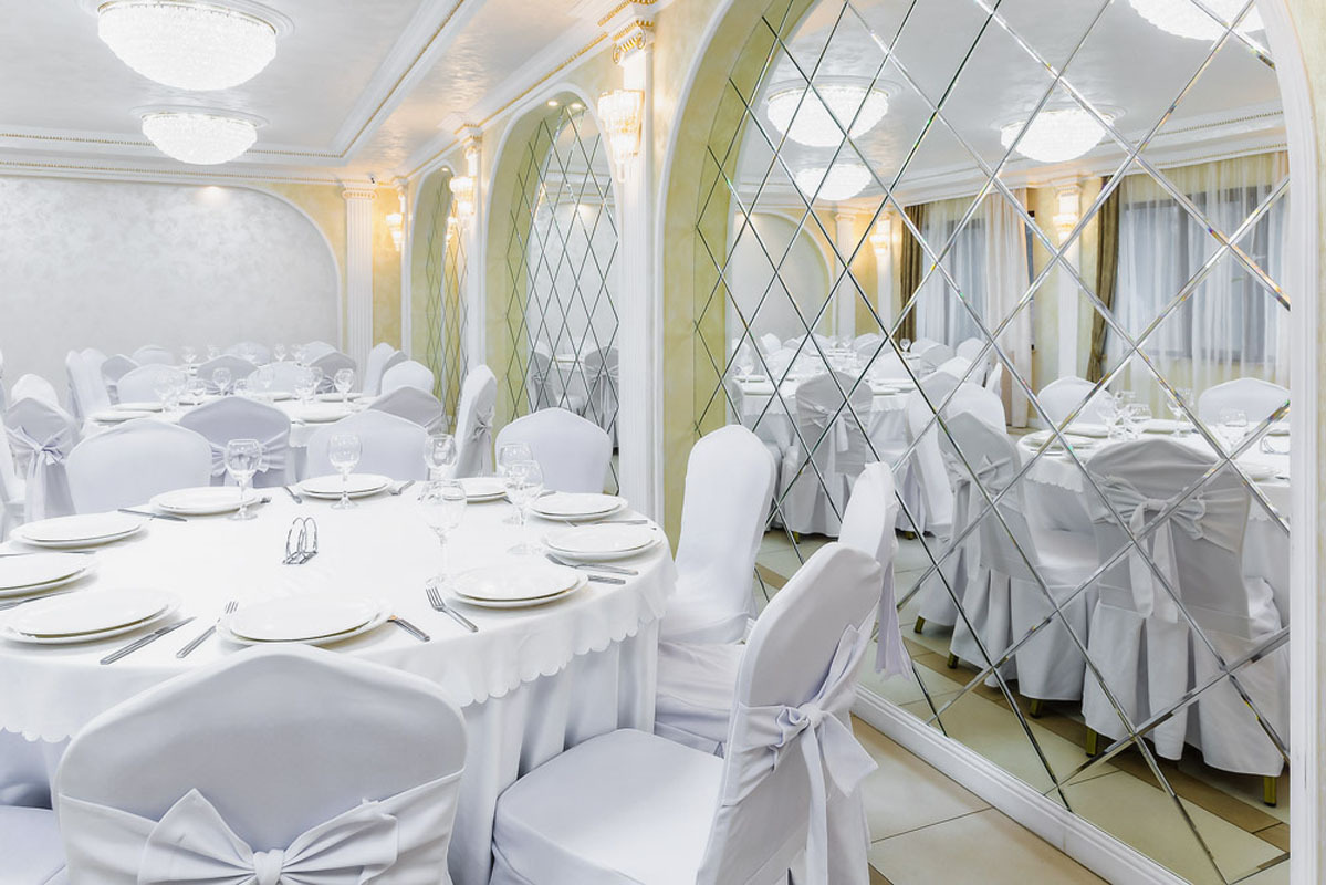 Grill Grad — Банкетный домик №1, фото банкетного зала