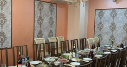 Золотой — интерьер зала