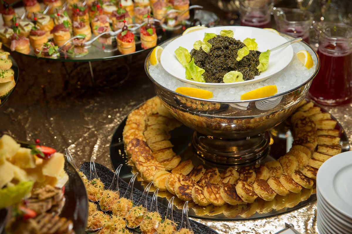 Банкетный зал на нижней палубе ресторана-яхты Ласточка — фото 4