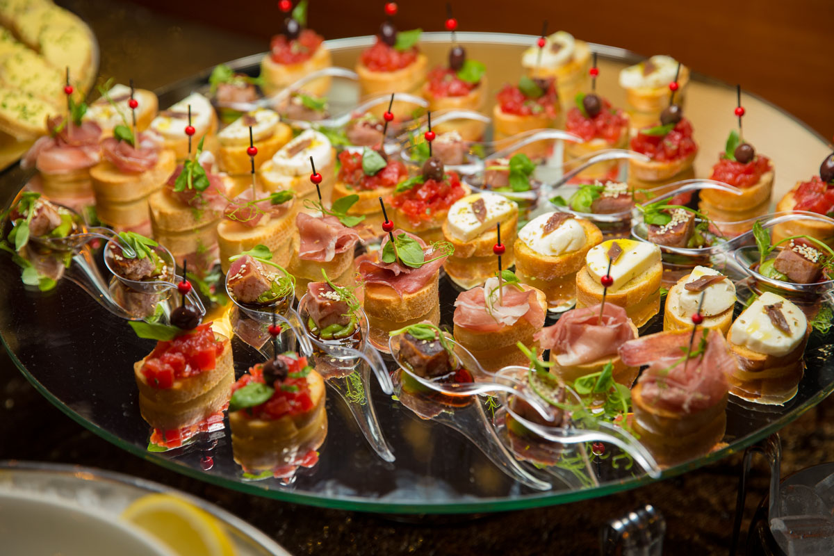 Банкетный зал на нижней палубе ресторана-яхты Ласточка — фото 5