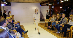 Банкетный зал на нижней палубе ресторана-яхты Ласточка — подробнее о зале