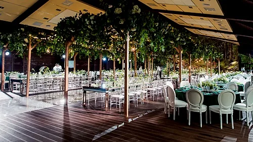 Мягкий зал на верхней палубе ресторана-яхты Чайка — Yacht Event