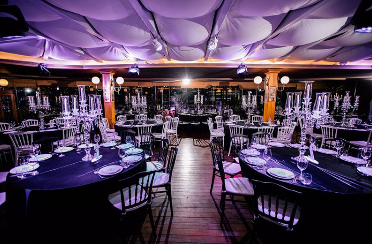 Веранда на верхней палубе ресторана-яхты Ласточка — Yacht Event