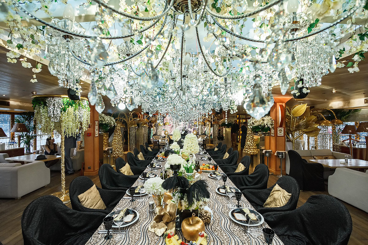 Всесезонная веранда на верхней палубе ресторана-яхты Чайка — Yacht Event