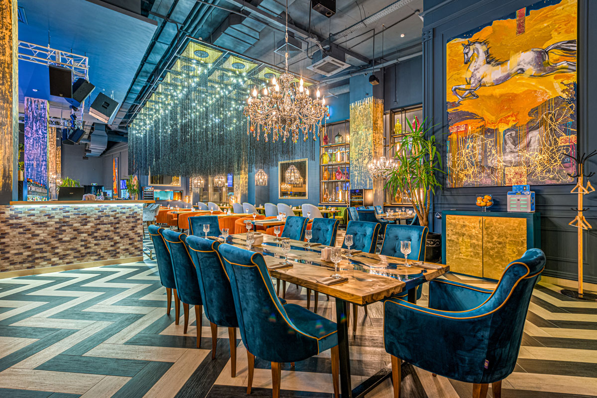 Ресторан Краснодар — Зал со сценой, фото банкетного зала