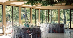 Основной зал и вся прилегающая территория 1га