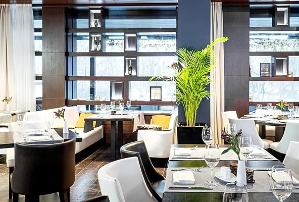 Основной зал — Restoran 1812, Москва