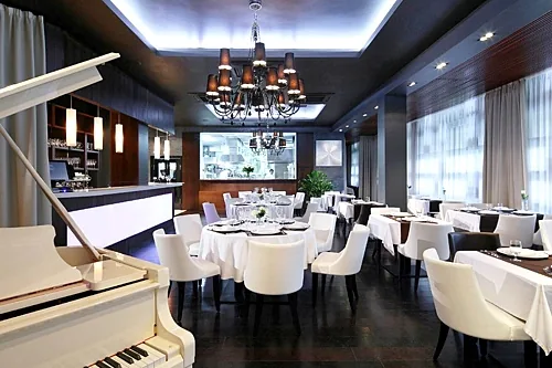 Основной зал — Restoran 1812