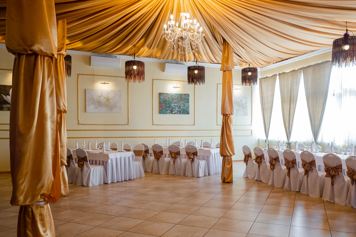 Кафе Авет — Банкетный зал, фото банкетного зала