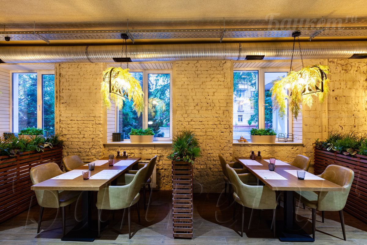 Основной зал — банкетный зал Veranda grill cafe