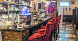 Бар — интерьер зала