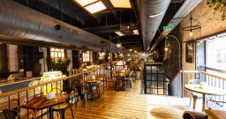 Малый балкон — интерьер зала