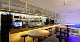 Барная зона — интерьер зала