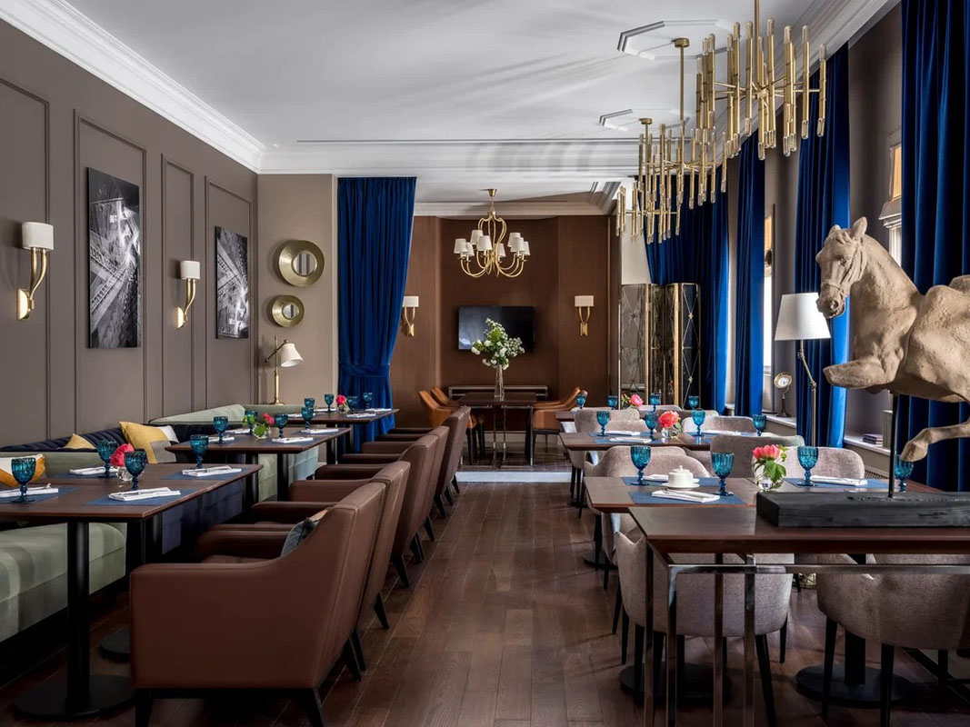 Основной зал — Chekhoff Café & Bar