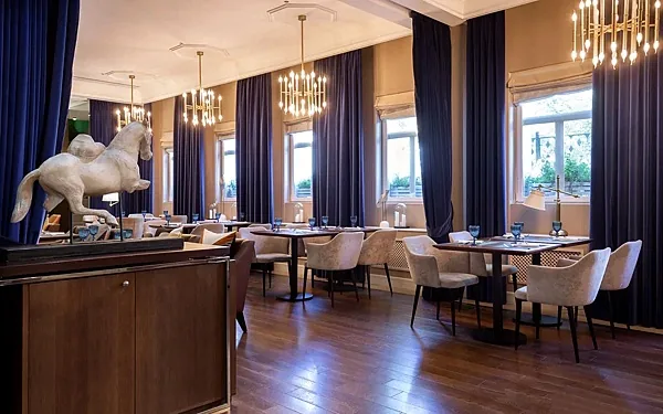 Chekhoff Café & Bar, Основной зал — фото