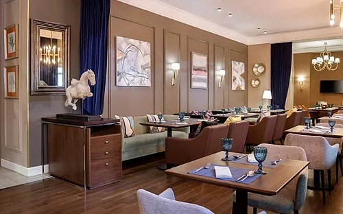 Основной зал — Chekhoff Café & Bar