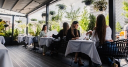 Ресторан (Веранда) — интерьер зала