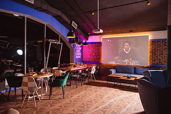 Party Hard на Киевской, Friends — фото
