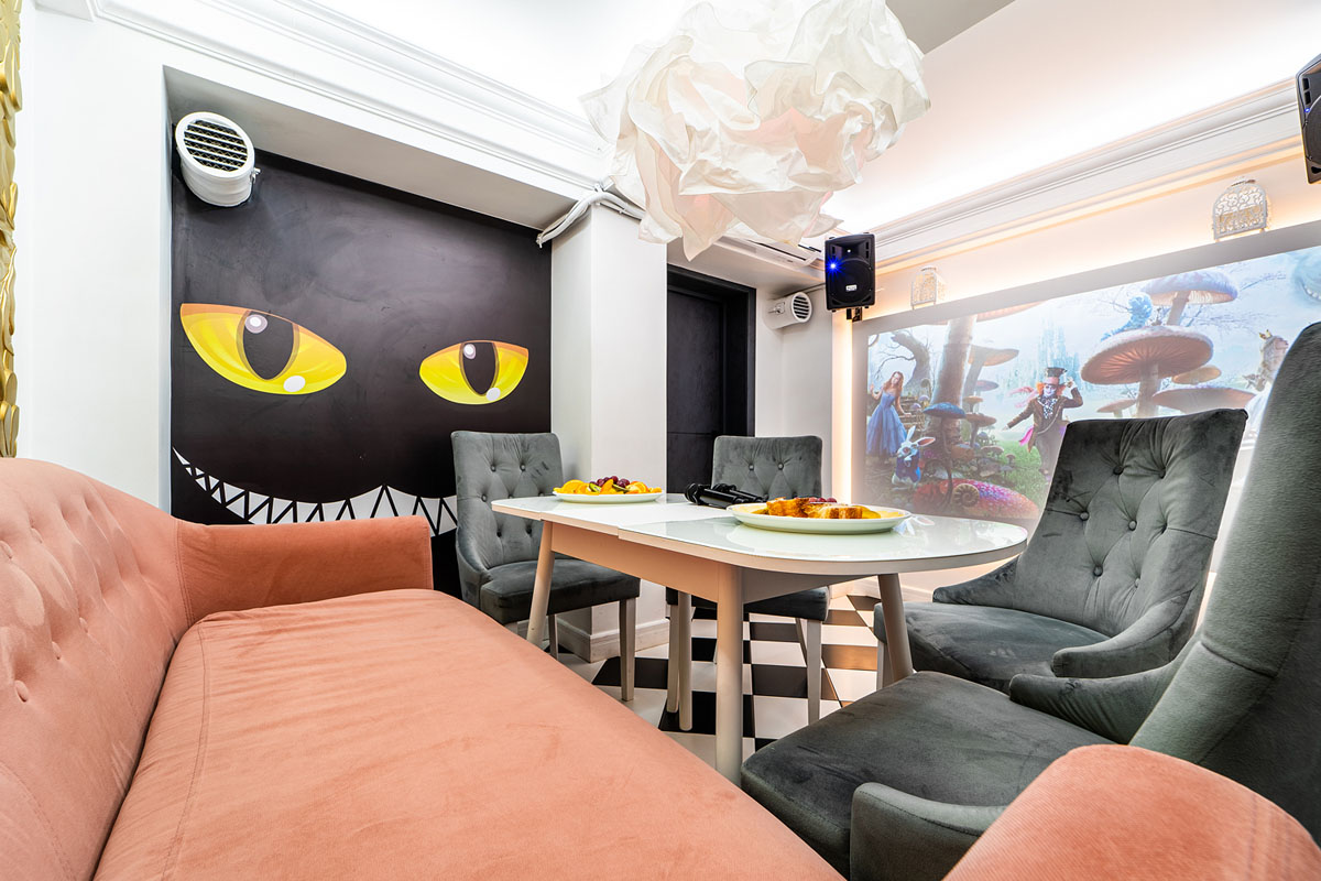 Алиса в стране чудес — Party Hard на Белорусской