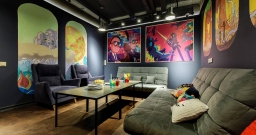 Рик и Морти — интерьер зала