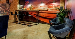 Майами — интерьер зала