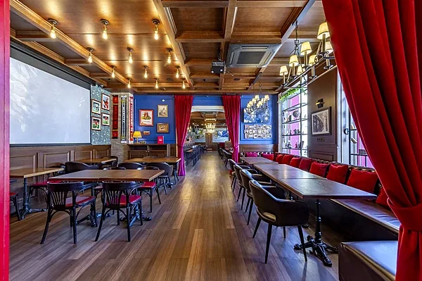 Основной зал — Бар Red Lion Pub, Москва
