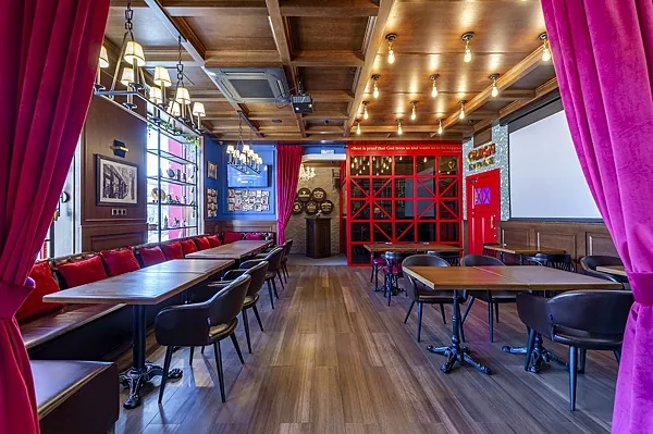Основной зал — Бар Red Lion Pub, Москва