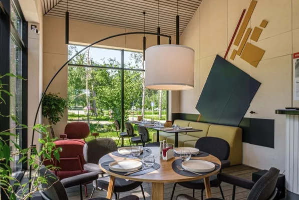 Основной зал — интерьер зала