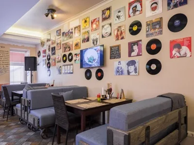 Основной зал — Арт-Кафе New Place Moscow