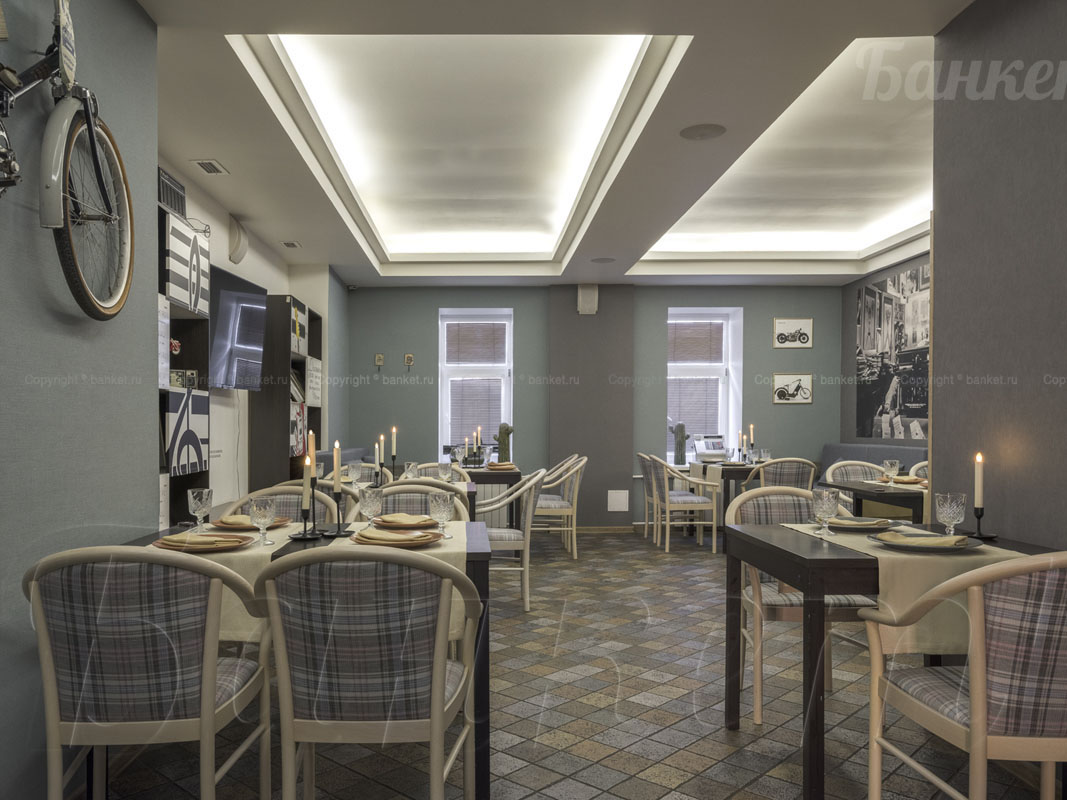 Зал с велосипедом — Арт-Кафе New Place Moscow