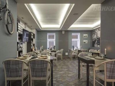 Зал с велосипедом — Арт-Кафе New Place Moscow