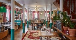 Второй этаж — интерьер зала