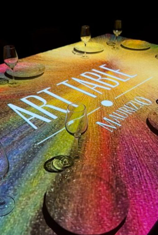 Лофт пространство с мультимедийными стенами и мультимедийным столом Art Table на -1 эт. — Ресторан Итальянской кухни Maurizio / Маурицио