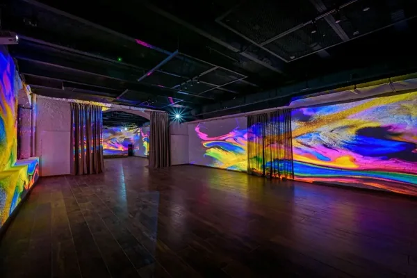 Лофт пространство с мультимедийными стенами и мультимедийным столом Art Table на -1 эт. — фото 5