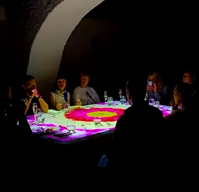 Лофт пространство с мультимедийными стенами и мультимедийным столом Art Table на -1 эт. — Ресторан Итальянской кухни Maurizio / Маурицио, Москва