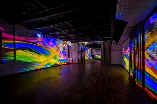 Лофт пространство с мультимедийными стенами и мультимедийным столом Art Table на -1 эт. — Ресторан Итальянской кухни Maurizio / Маурицио, Москва