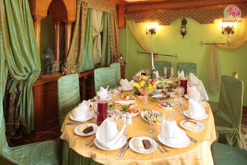 Ресторан Усадьба в Царицыно — 1 зал vip c балконом, фото банкетного зала