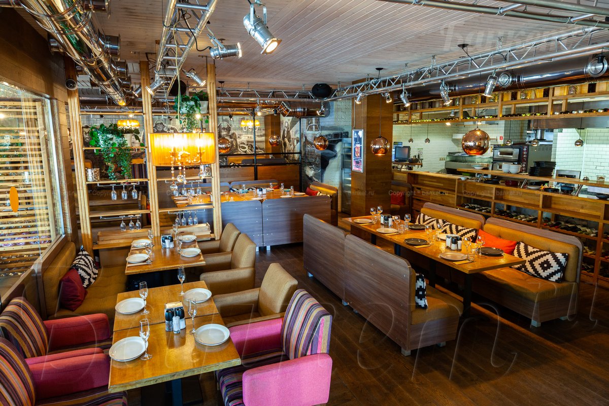 Большой зал — Нью-Йорк пицца и гриль